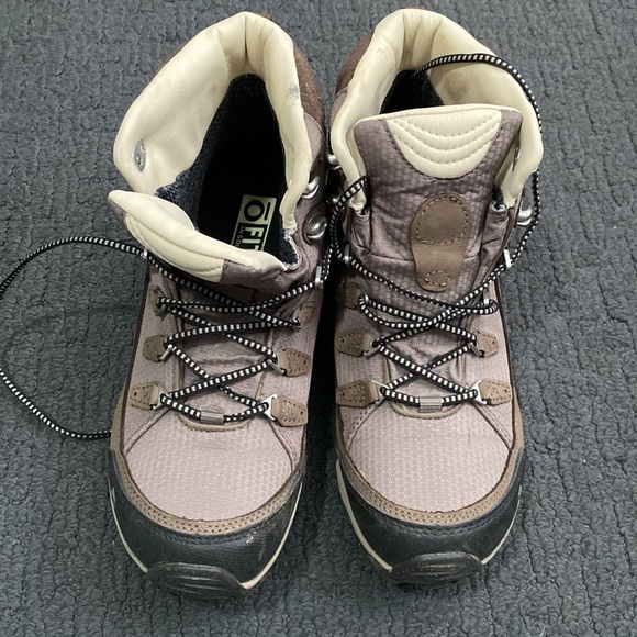 Oboz hiking boots - Picture 2 of 4